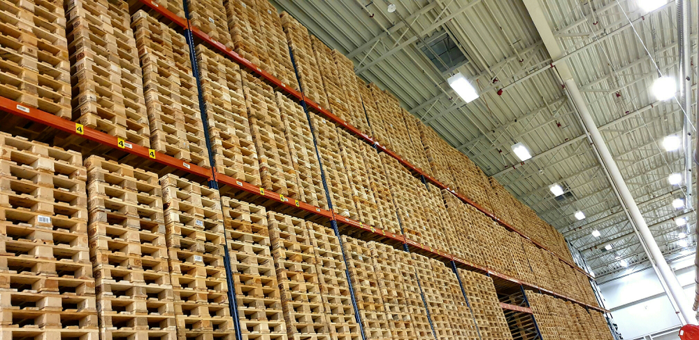 Produkcja palet drewnianych w Koninie.