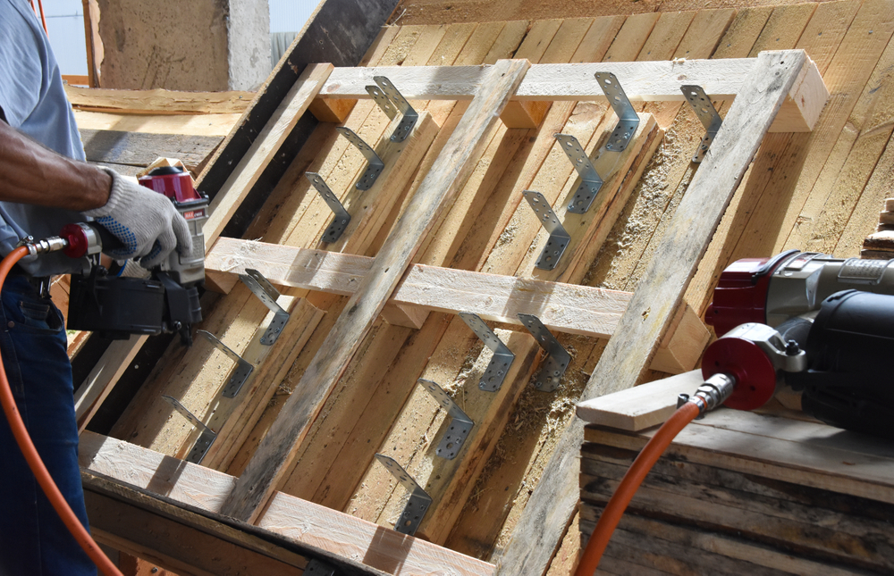 Naprawa palet w Łomży.