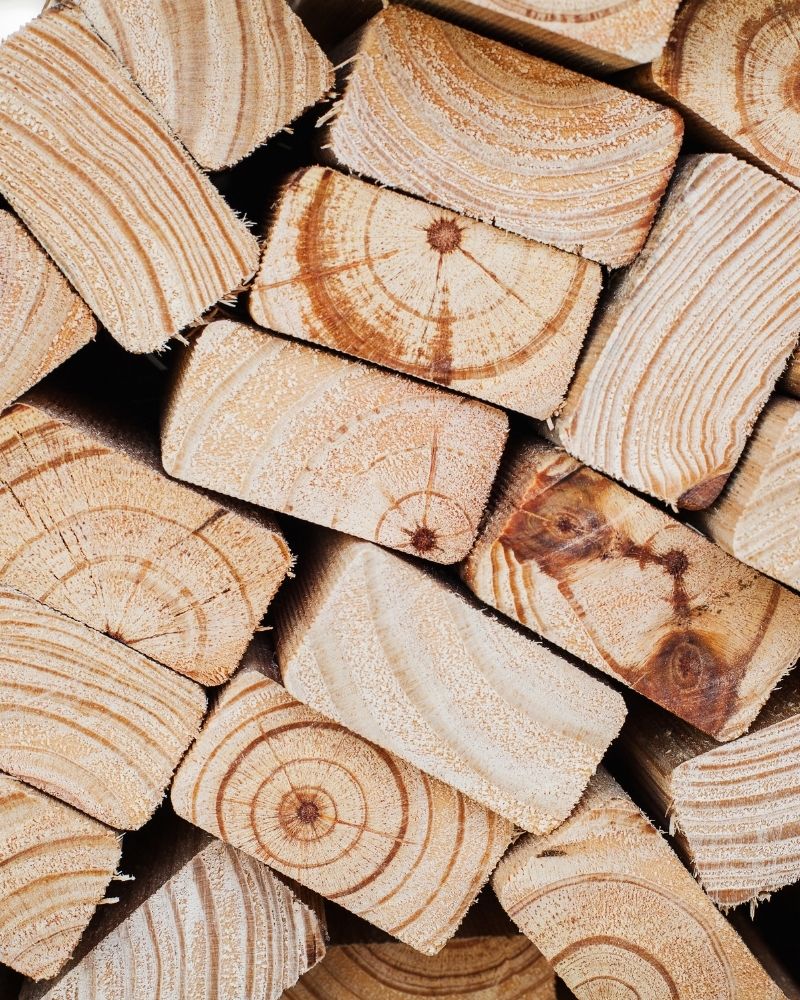 Drewno konstrukcyjne i kantówki do produkcji palet drewnianych