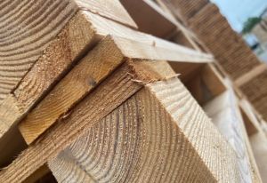 Czym jest tarcica w produkcji HGV palety drewniane Wałbrzych
