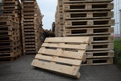 Czym jest standard fitosanitarny dla palet drewnianych HGV Katowice