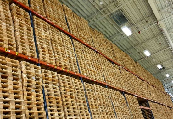 Wytrzymałe palety przemysłowe: rodzaje, zalety i zastosowania