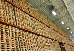 Wytrzymałe palety przemysłowe: rodzaje, zalety i zastosowania